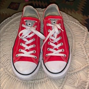 converse all star low top chuck taylors :)